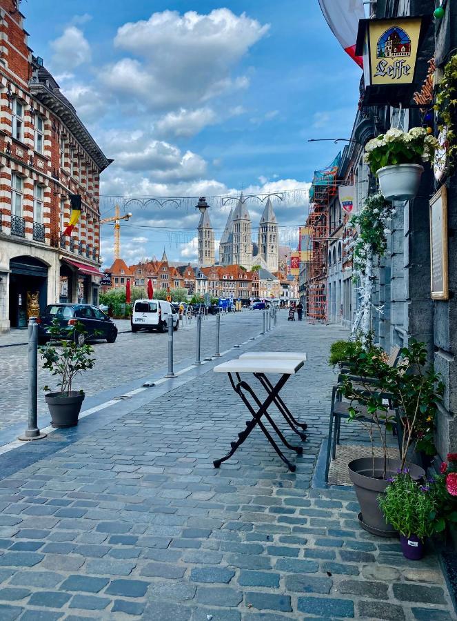 Les Chambres Atypiques De Nico Bush - Parking Securise Velos Tournai Exteriör bild